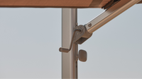 Une manivelle pour parasol déporté 