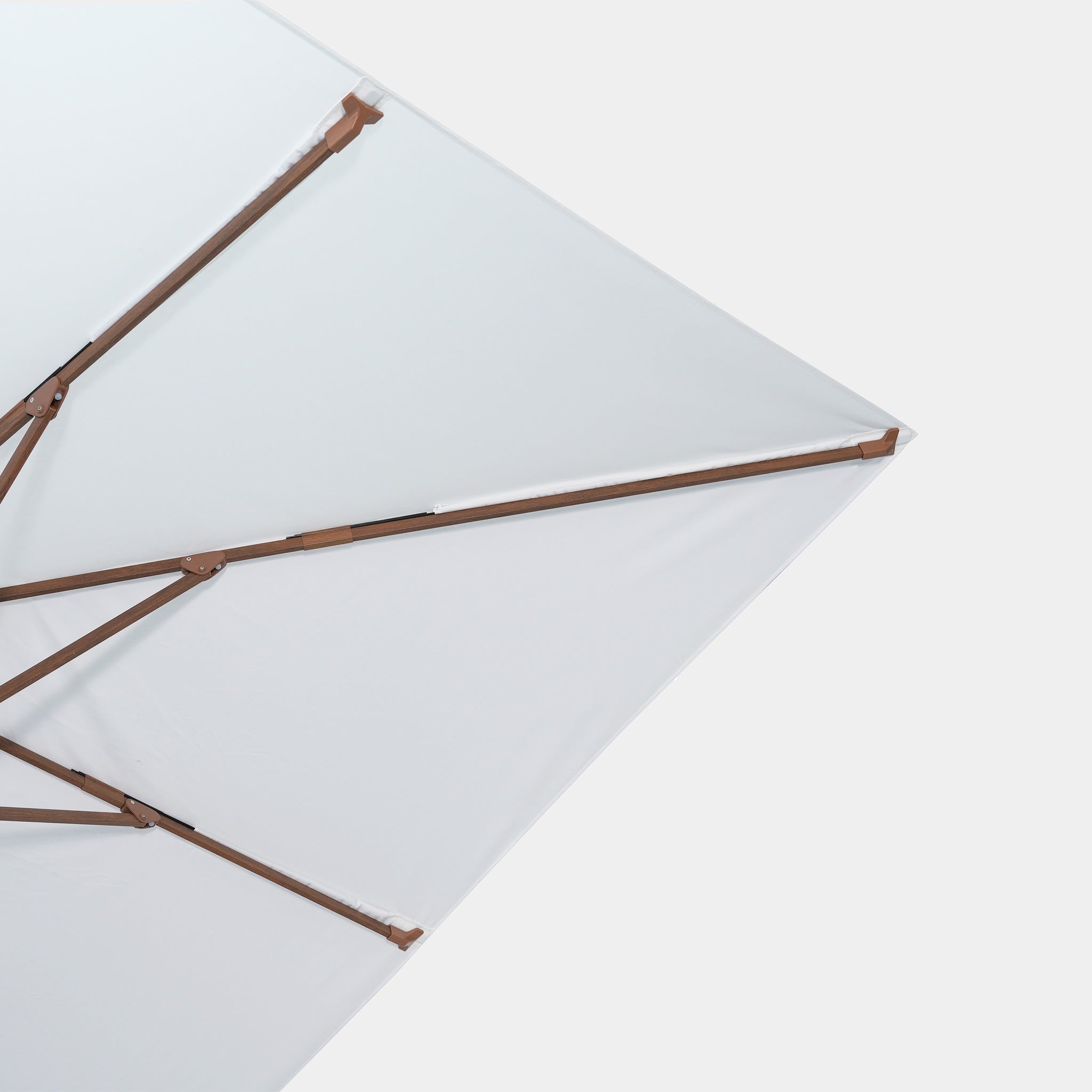 Parasol déporté anti-vent Mistral 3x3m structure effet bois