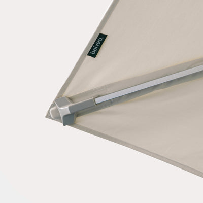 Parasol déporté anti-vent Mistral 3x3m structure gris clair